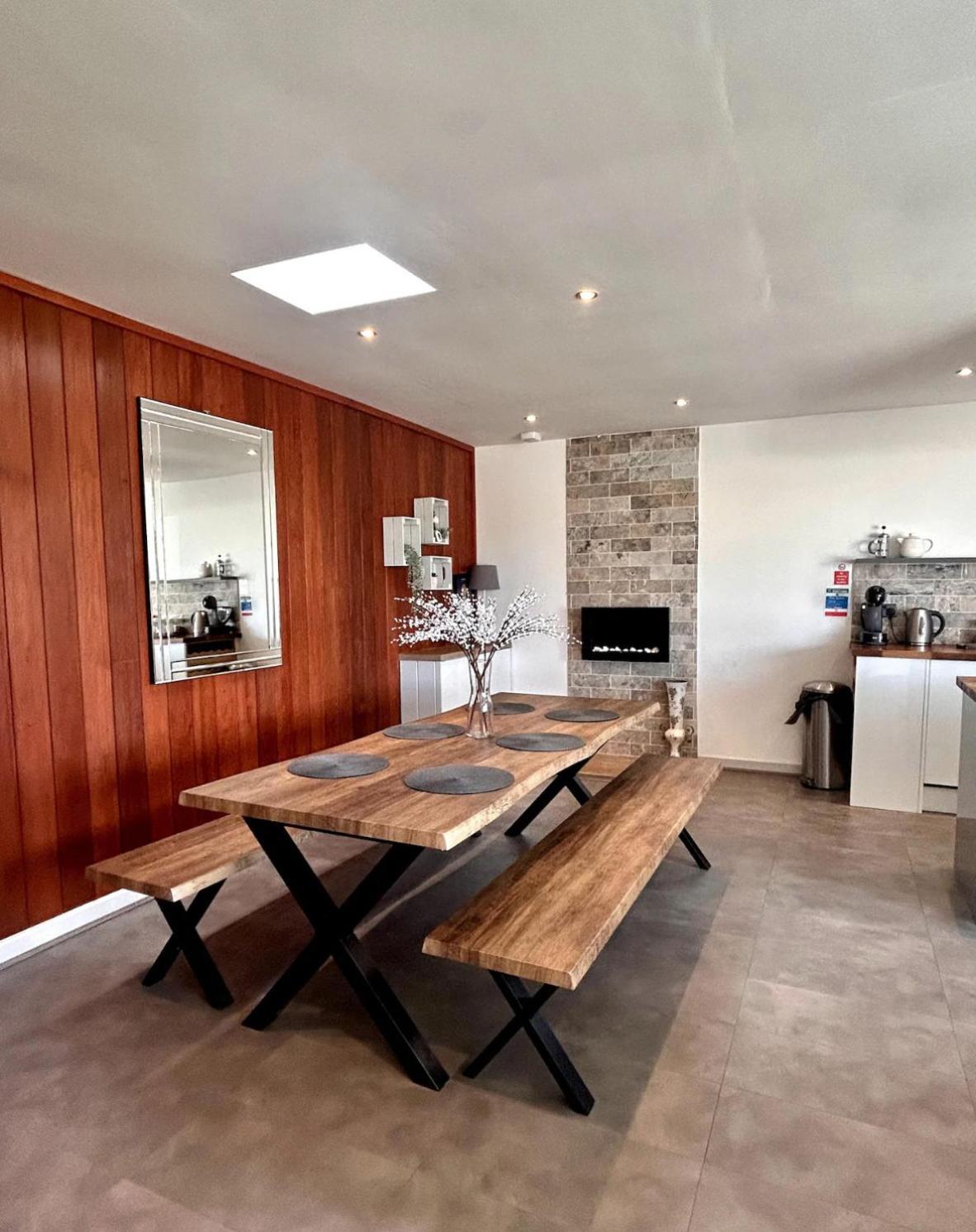 Clover Cottage Beeley Екстериор снимка